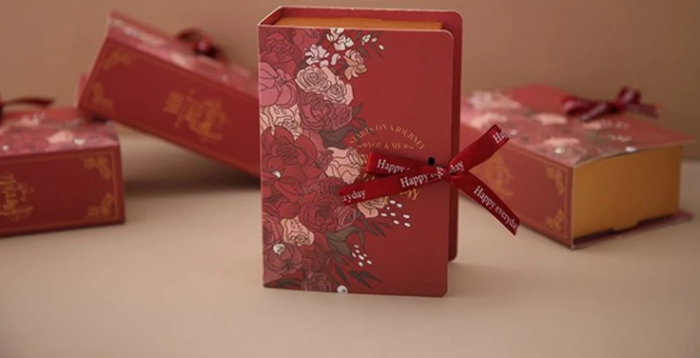 Custom patterned cardboard hand folding gift-vlefooena