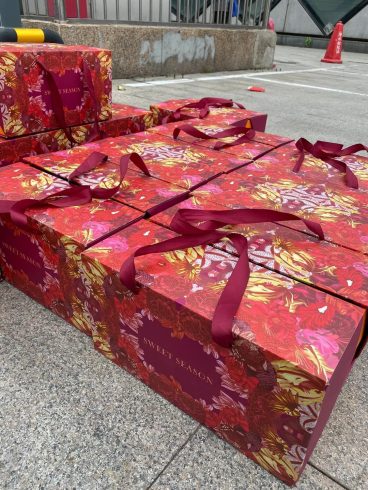 Crafting Personalized Luxury: The Art of OEM Fruit Gift Box Customization-vlefooena