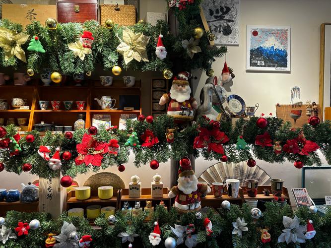 🎄 Christmas Tabletop Ornaments: Adding Warmth and Style to Holiday Spaces-vlefooena