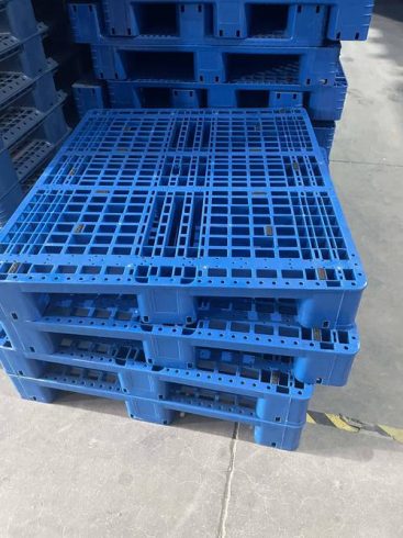 Industrial Blue Pallets with Reinforced Edges & Roller Feet: The Engineered Solution for Maximum Durability and Mobility-vlefooena