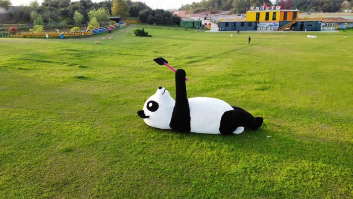 Straw Sculpture Manufacturer: Custom Hay Sculptures for Global Festivals, Parks, and Events-vlefooena