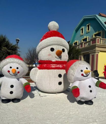 Outdoor Straw Art Installation: Sustainable Landscape Art for Parks and Public Spaces-vlefooena