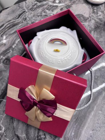 Wholesale Paper Gift Boxes: Stylish and Eco-Friendly Packaging-vlefooena
