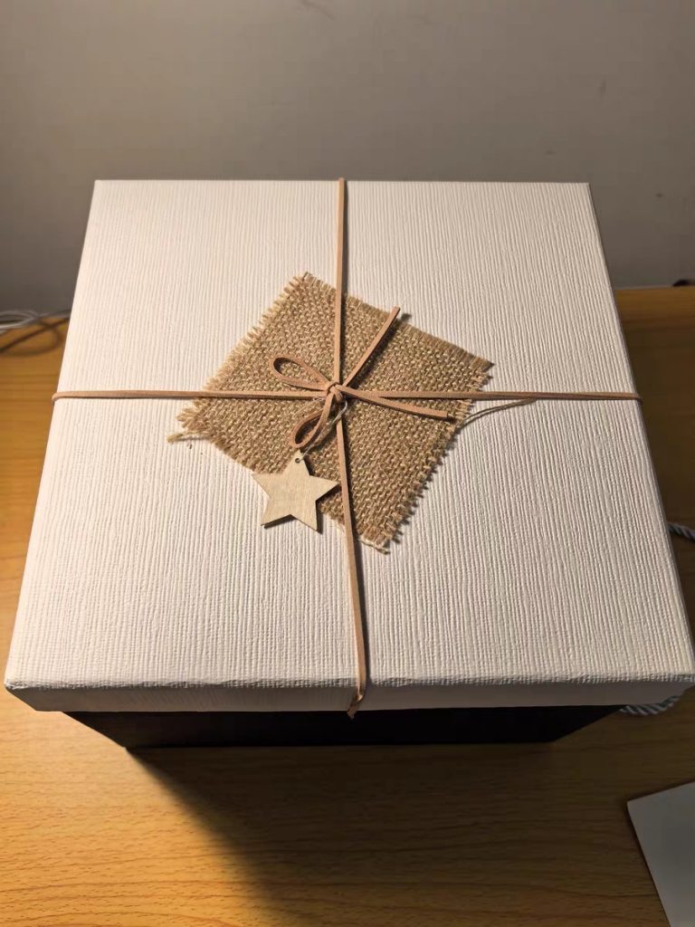 Personalized Gift Packaging Boxes for E-Commerce and Retail-vlefooena