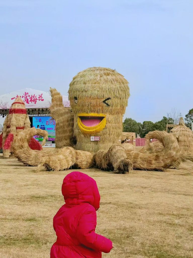 Outdoor Decor: Handmade Giant Panda Straw Installation for Tourism Project & Park Landscape-vlefooena