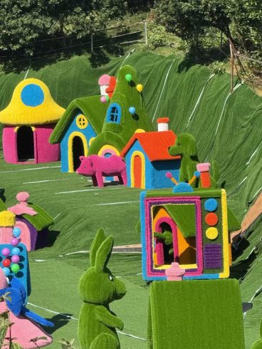 Eco-Friendly Giant Panda Straw Sculpture for Themed Garden & Sightseeing Spot Decoration-vlefooena