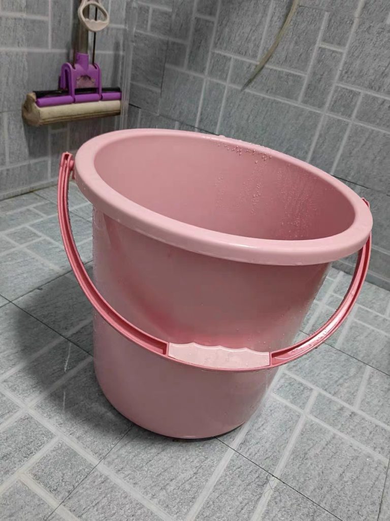 The Circular Bucket: How a Simple Plastic Container Embodies the Future of Responsible Consumption-vlefooena