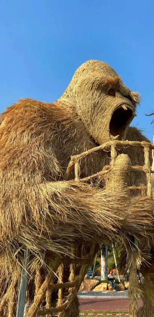 Custom Giant Panda Straw Statue for Outdoor Theme Park, Zoo, or Botanical Garden Decor-vlefooena