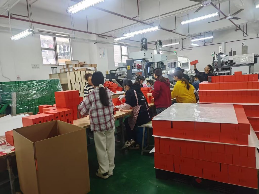 Luxury Foldable Gift Box Packaging Supplier for Global Markets 28 431a1ff656a1