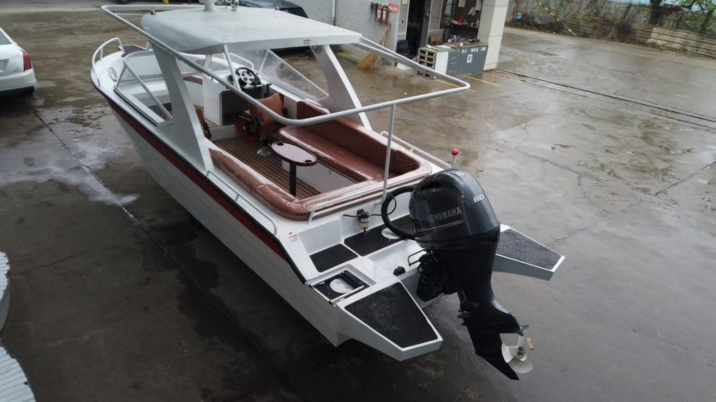 5.5m Fiberglass Leisure Boat for Sale – Specs, Price, Uses & Buying Guide 3 44d9bb764814