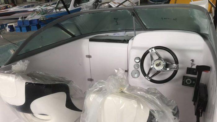 5m Fiberglass Fishing Boat Price, Specs & Buying Guide (2026)-vlefooena