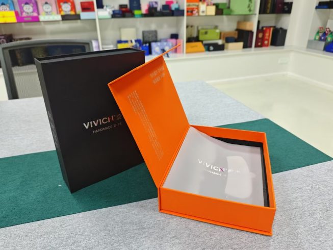 China Folding Gift Box Factory: High-Quality, Customizable Packaging Solutions-vlefooena