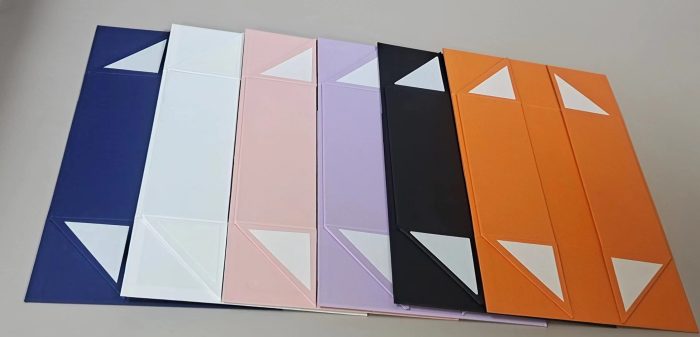 Wholesale Foldable Gift Boxes with Logo Printing and Custom Design-vlefooena