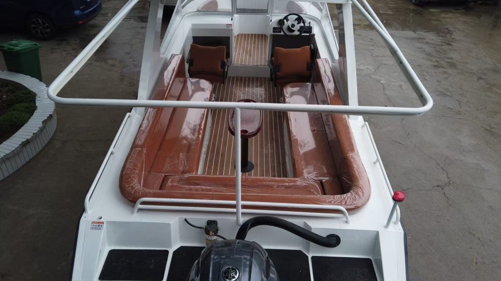 5.5m Fiberglass Leisure Boat for Sale – Specs, Price, Uses & Buying Guide 4 c7fbe3b52c04