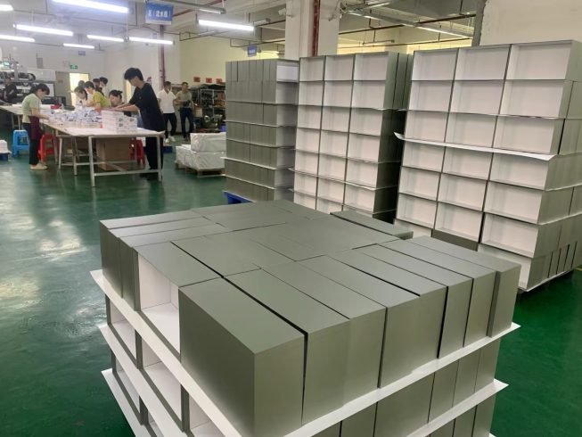 Wholesale Foldable Gift Boxes with Logo Printing and Custom Design-vlefooena