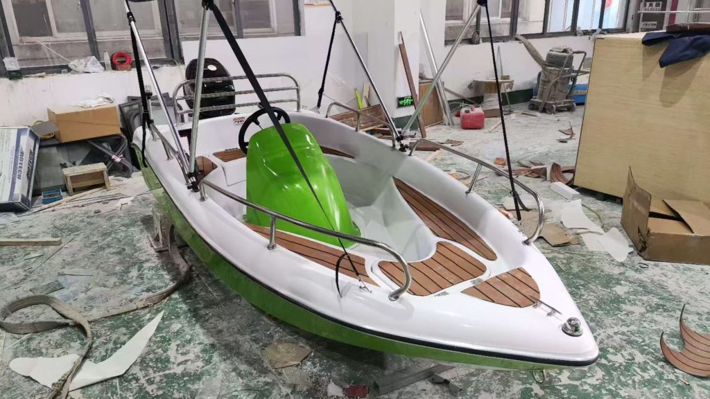 Small Luxury Yacht Price – How Much Does a Small Luxury Yacht Cost in 2026? 3 e186bd6d1cb1